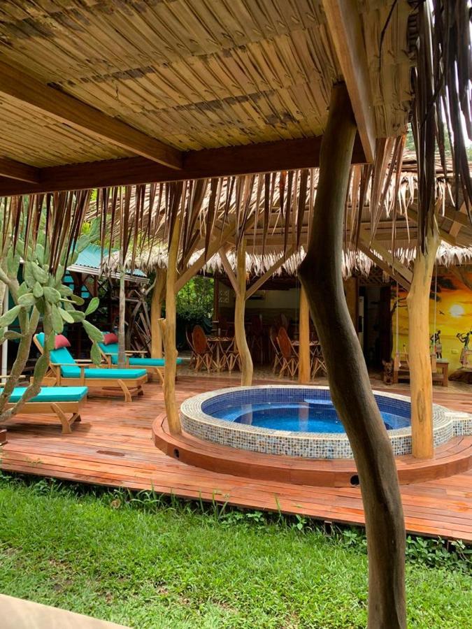 Casa Mambo Bed & Breakfast Cahuita Exterior photo