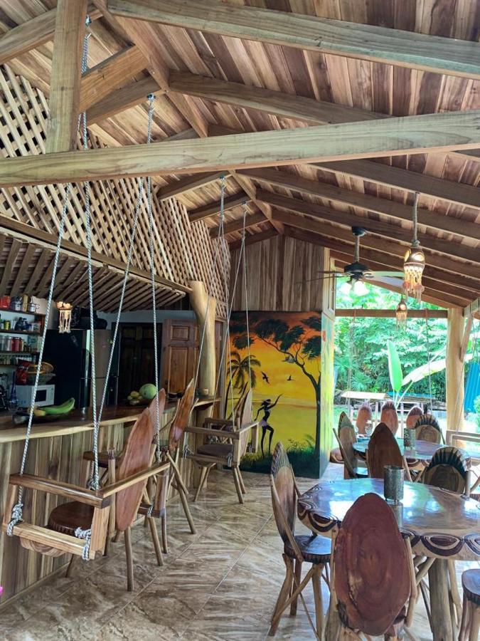 Casa Mambo Bed & Breakfast Cahuita Exterior photo
