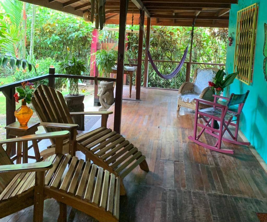Casa Mambo Bed & Breakfast Cahuita Exterior photo